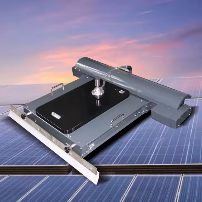 Robot curățare panouri fotovoltaice